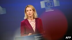 "Rusija se igra ratom, a mi izlazimo van okvira hipotetičkog sukoba", poručila je u Kijevu šefica evropske diplomatije