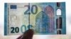Євро зміцнився на 13 копійок, долар продовжує дешевшати – НБУ