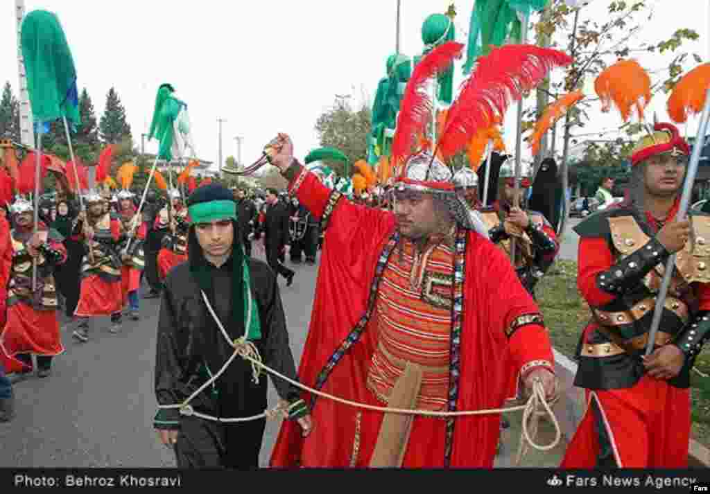 حرکت کاروان نمادین اسرای کربلا در بابل