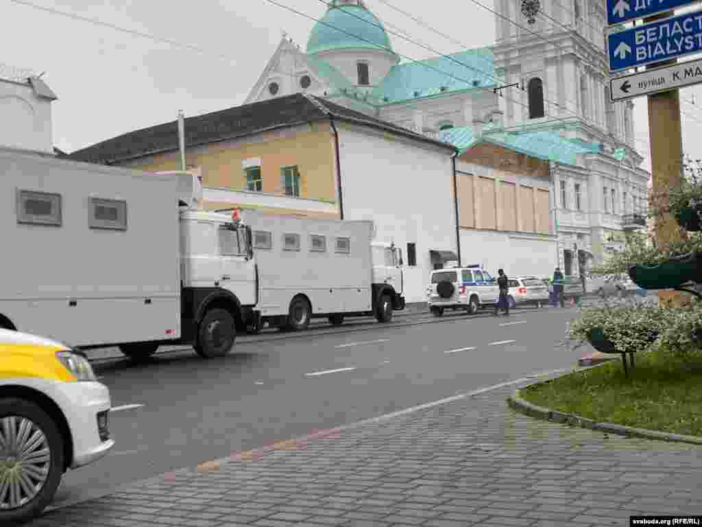 Міліцыя перашкаджае людзям сабрацца ў цэнтры Горадні