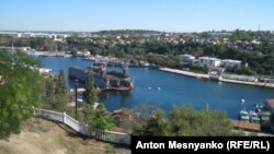 Вид с террасы ресторана "Остров Крым" в Севастополе
