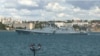 СМИ: у острова Змеиный горит российский фрегат