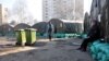 Пара десятков палаток, разбитых прямо на земле. Когда идет дождь, внутри практически так же мокро, как и снаружи