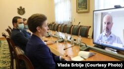 Premijerka Srbije Ana Brnabić tokom on-line razgovara sa izvestiocem Evrposkog parlamenta za Srbiju Vladimirom Bilčikom. 22. maj 2020.