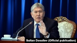 Алмазбек Атамбаєв під час прес-конференції, Бішкек, 1 грудня 2016 року