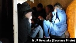 Migranti u drvenom sanduku