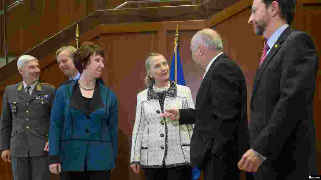 Hillary Clinton i Catherine Ashton u susretu sa Valentinom Inzkom, Sarajevo, 30. oktobar 2012. Foto: REUTERS / Saul Loeb