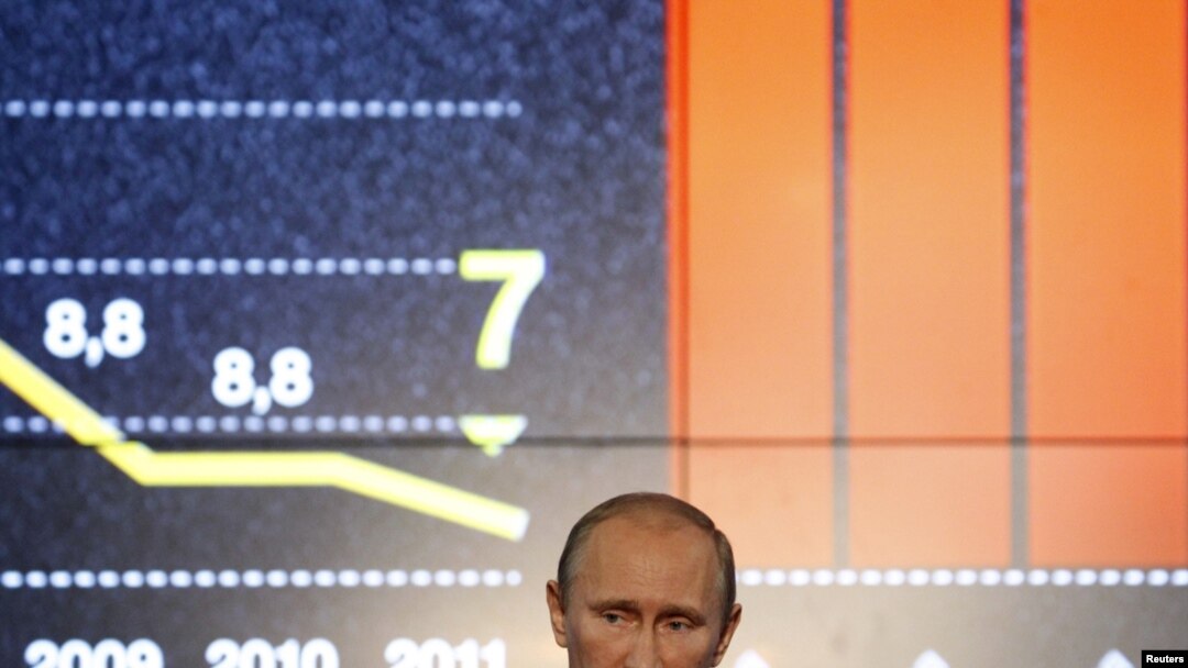 Владимир Путин выступает на Сочинском инвестиционном форуме.