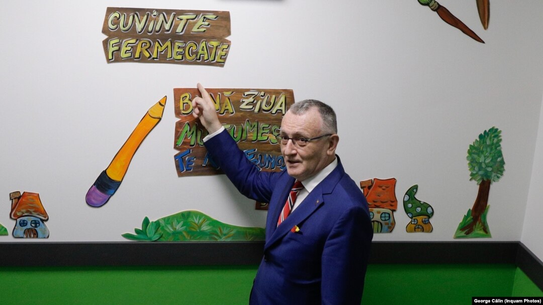 Ministrul Educației, Sorin Cîmpeanu, la inaugurarea unui nou corp de clădire al Grădiniţei 70 din sectorul 3, în București, luni 8 august 2022.
