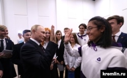 Russian President Vladimir Putin kicked off the Important Conversations initiative by holding one with specially screened and pre-quarantined schoolchildren in the western exclave of Kaliningrad on September 1.