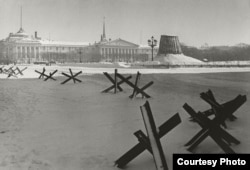 Ленинград. У памятника Петру, 1943 год