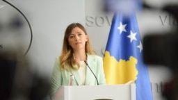 Kandidatja e LVV-së për kryetare të Kuvendit të Kosovës, Albulena Haxhiu, gjatë një konference për media. Fotografi nga arkivi.