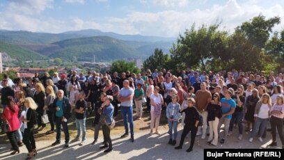 Qytetarët në Mitrovicë të Veriut duke pritur kryeministren serbe, Ana Bërnabiq. 5 shtator 2022.