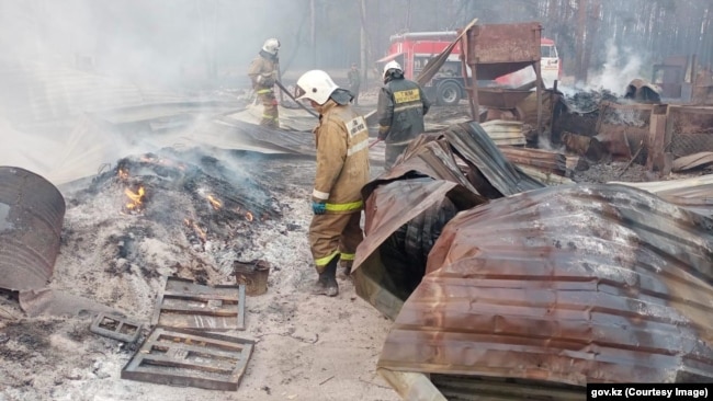 The fire in Qostanai affected Amanqaraghai and four other villages in prompting some 2,000 evacuations and the closure of the road through the region.
