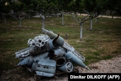 Залишки снарядів, зібраних на винограднику в Миколаївській області