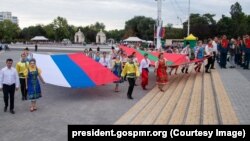 Administrația de la Tiraspol marchează anual pe 2 septembrie „Ziua Independenței” Transnistriei. Drapelul Rusiei este arborat alături de cel transnistrean, 2 septembrie 2022 