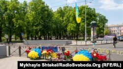 Акція пам’яті 2 травня 2020 року – вінки на місці загибелі двох проукраїнських активістів в Одесі