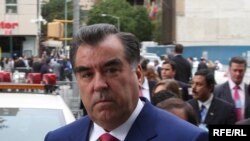 U.S. -- Tajik President Emomali Rahmon/Rakhmon (center), arrives at the UN General Assembly, New York, 23Sep2009