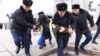 Полиция задерживает участников протестной акции в Алматы. 20 ноября 2022 года
