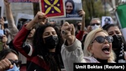 Članovi iranske zajednice u Turskoj na protestu u znak podrške ženama u Iranu, Istanbul 19. novembar 2022.