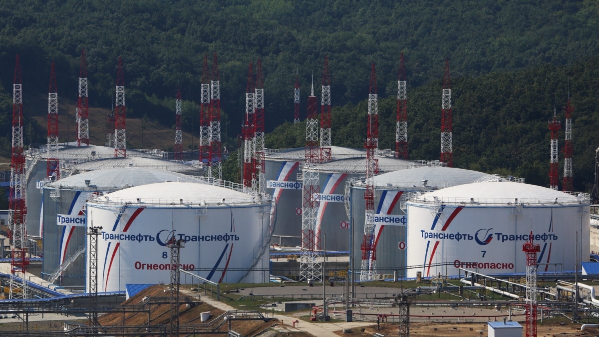 «Виклик для ЧФ Росії». Розвідка Британії прокоментувала напад на нафтовий термінал у Новоросійську