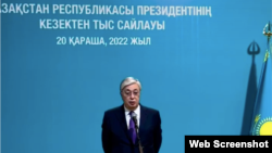 Ղազախստանի նախագահ Կասիմ-Ժոմարտ Տոկաևը թիվ 59 ընտրատեղամասում, Աստանա, 20-ը նոյեմբերի, 2022թ.