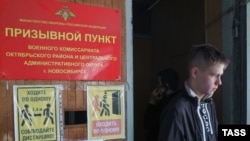 A Russian conscript leaves a military conscription office in Novosibirsk in April 2022.
