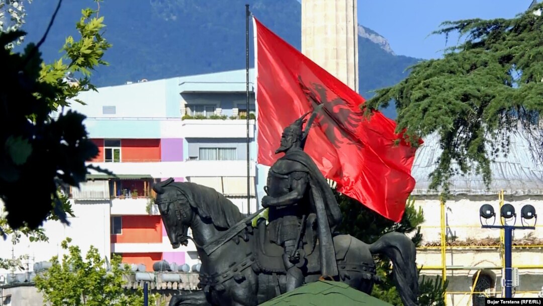 Stauia Skanderbeg din Tirana, Albania 