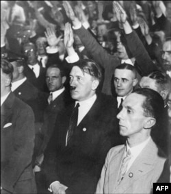Адольф Гитлер и Йозеф Геббельс, 1933 год