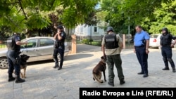 Policia e Kosovës pranë Rektoratit të UP-së, 17 maj 2022.