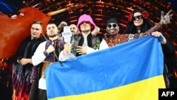 Украинската група Калуш Оркестра след победата на Евровизия