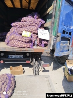 Продукты из оккупированной российскими войсками Херсонской области на рынке в Керчи, Крыме, май 2022 года