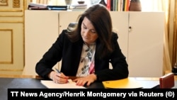 Sweden's Foreign Minister Ann Linde signs the country's application for NATO membership on May 17.