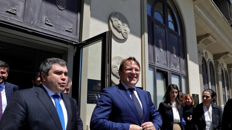 Вицепремиерот Маричиќ на средба со еврокомесарот Вархеји
