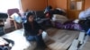 Egy menekült asszony a roma közösségi házban Tiszabecsen 2022. február 27-én