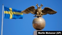 Svédország: náluk is van kétfejű sas, de a NATO most megvédi őket a másik kétfejű sasos nemzettől