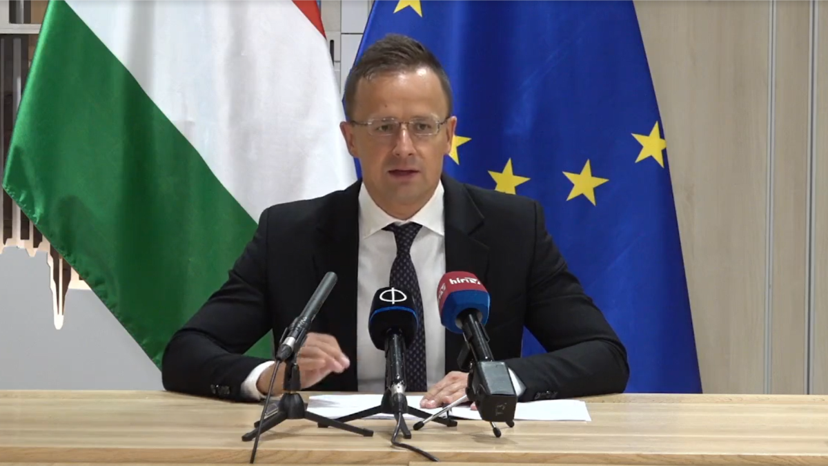 Голова МЗС Угорщини закликав ЄС не говорити про нові санкції проти Росії