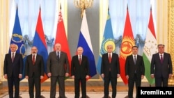 ЖККУ лидерлери Москвадагы мааракелик саммитте. 16-май, 2022-жыл. 
