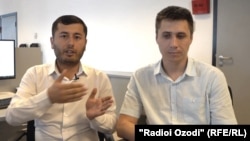 Муллораджаб Юсуфи, журналист Радио Озоди, и Анушервон Арипов, репортер "Настоящего времени"