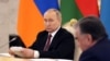 Vlagyimir Putyin a KBSZSZ ülésén Moszkvában 2022. május 16-án