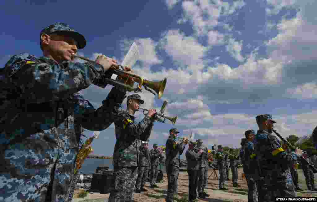 Украинската морнарица и операта од Одеса на 15 мај одржуваат заеднички концерт за поддршка на бранителите на Мариупол.