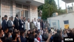 Alireza Zakani, the mayor of Tehran, met with striking bus drivers on May 16.