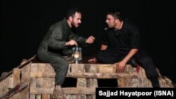 صحنهای از نمایش «رابینسون کروزو» به کارگردانی علیرضا کوشکجلالی