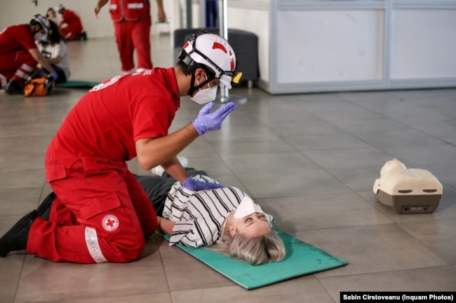 Vizita oficială a unei delegații a Semilunii (Crucii) Roșii din Turcia, condusă de președintele organizației, la București, pe 5 august 2021. Membrii filialei turcești au participat la o simulare de acordare a primului ajutor de către Crucea Rosie Română.