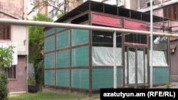 Արշակունյաց 46 և 46/1 շենքերի բակում կառուցվող շինությունը, 17-ը մայիսի, 2016թ․