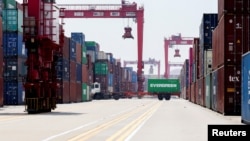 Marrëdhëniet midis Pekinit dhe Brukselit janë trazuar, pasi Bashkimi Evropian vendosi tarifa mbi automjetet elektrike të ndërtuara në Kinë dhe Kina vendosi taksa mbi importet e alkoolit nga BE-ja.