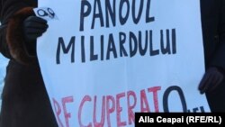 La un protest al tinerilor din Platforma „DA”