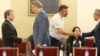Тошко Йорданов и Филип станев от ИТН се ръкуват с Мустафа Карадайъ и Йордан Цонев от ДПС по време на консултация за евентуална подкрепа за бъдещо управление. Снимката е от 25 юли 2021 г.