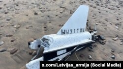 ლატვიის თავდაცვის მინისტრმა 18 სექტემბერს განაცხადა, რომ ნაპოვნია რუსული დრონის, „გერბერას“ კუდი ასაფეთქებელი ნაწილის გარეშე