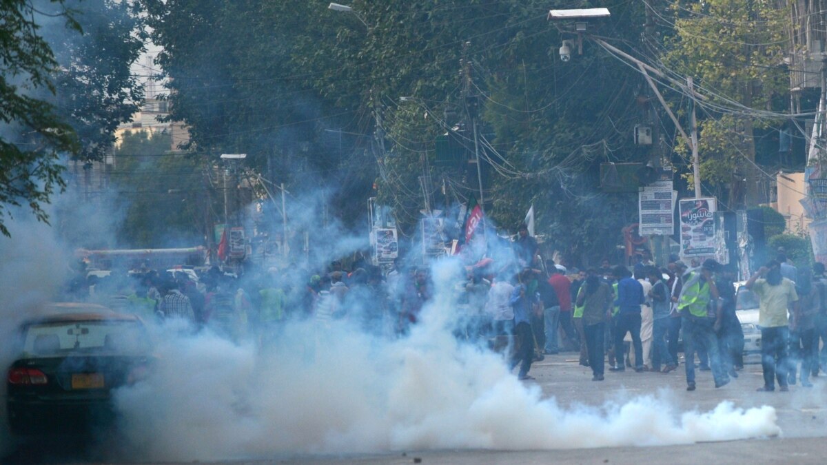 Pakistani Police Fire Tear Gas To Disperse Anti-U.S. Crowd